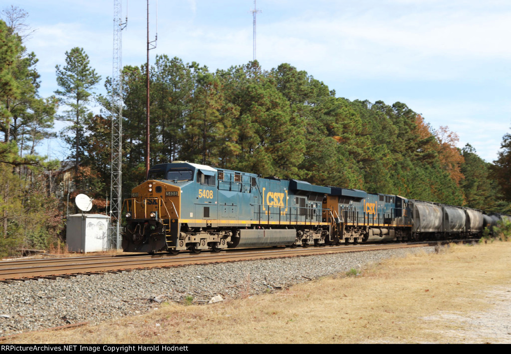 CSX 5408 leads train L619-17 southbound